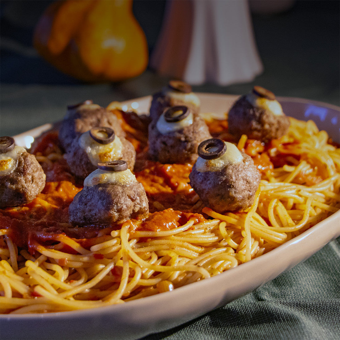 Halloweenpasta med ögon