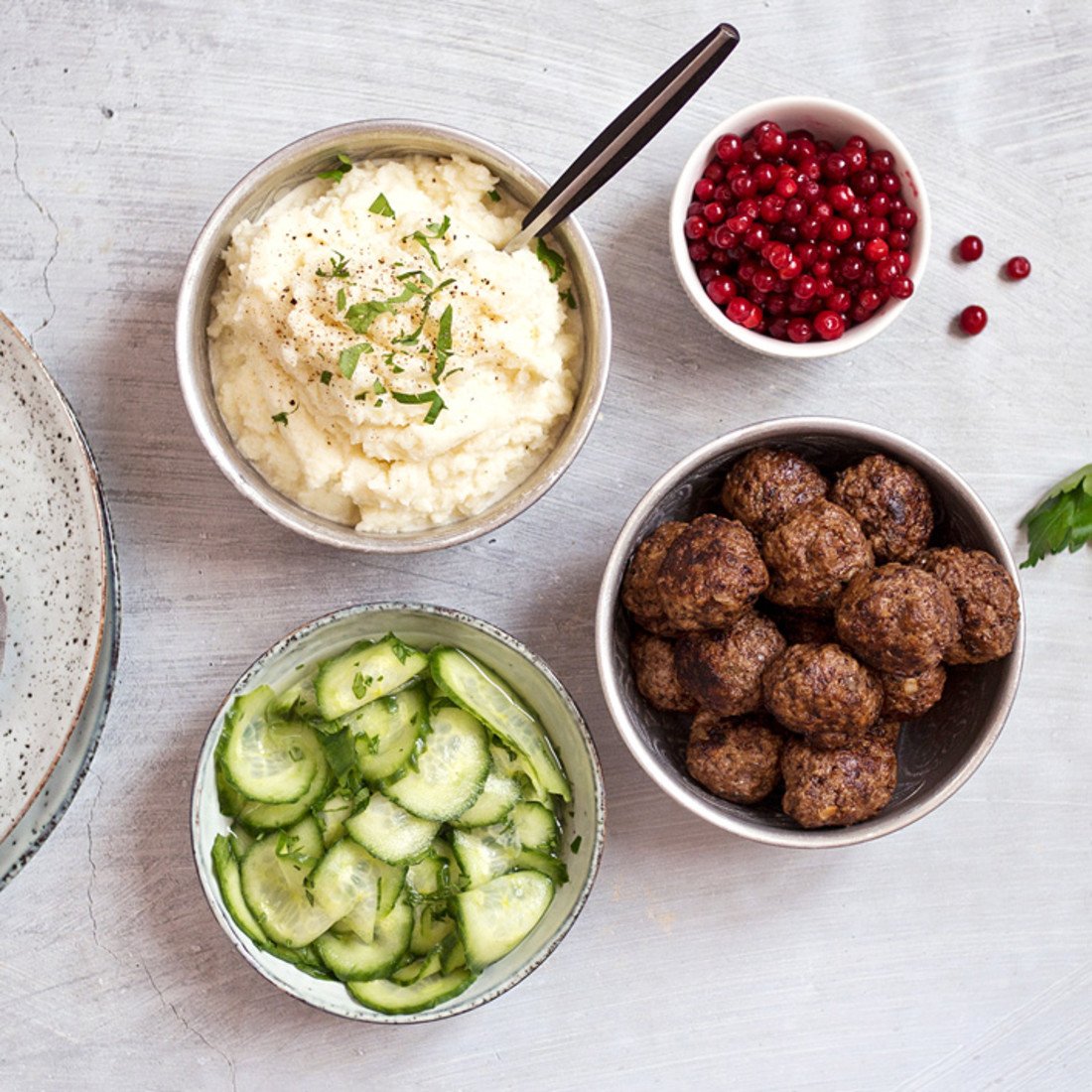 Köttbullar med vitkålsmos